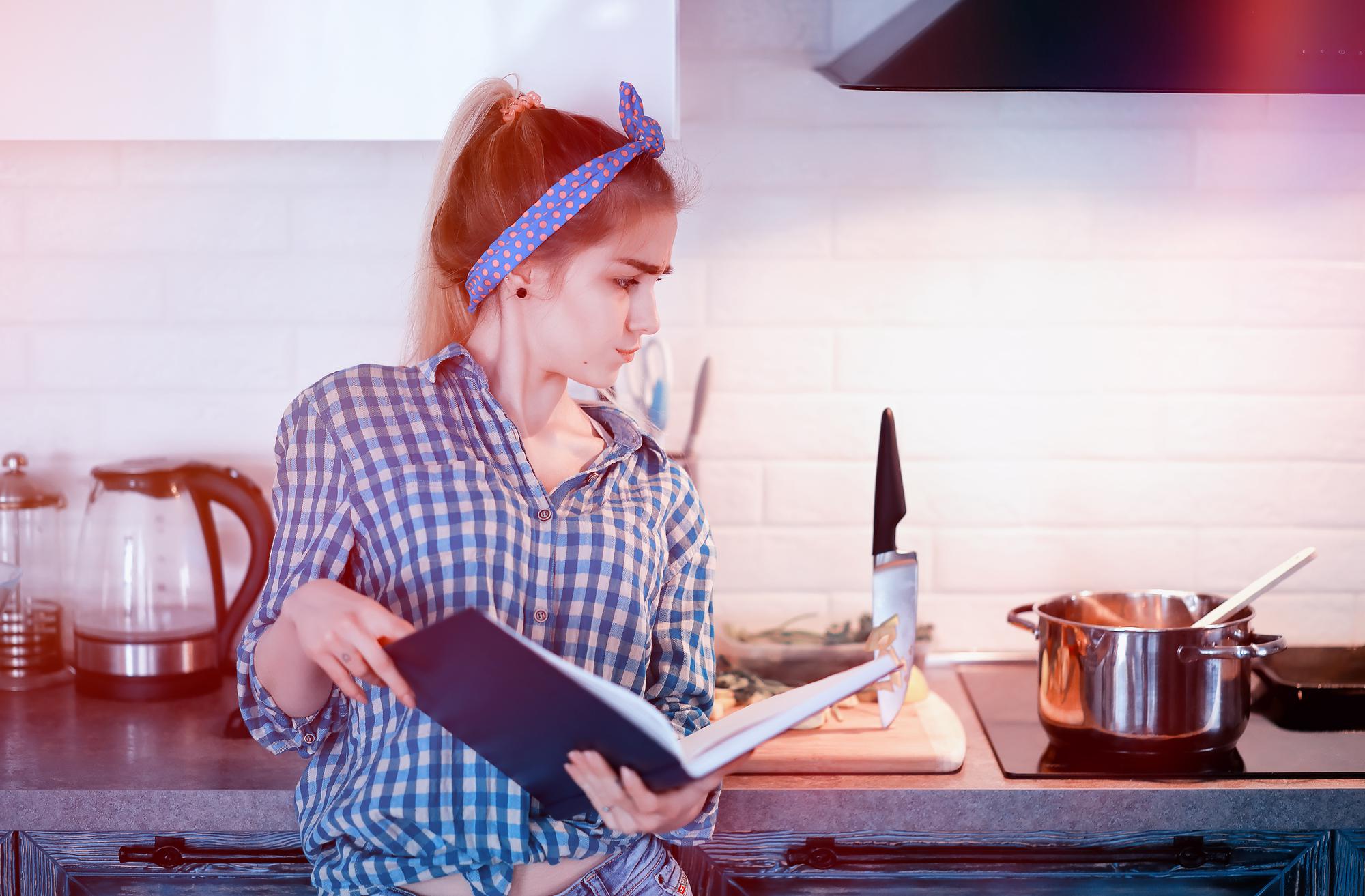 timer and notes beside a stove during timed cook
